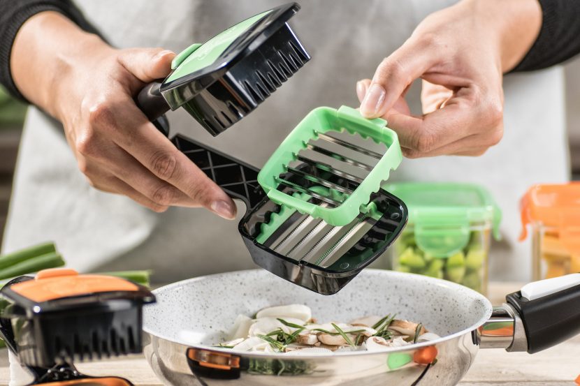 Nicer Dicer Quick gruen Anwendung Messer wechseln20180328 0017 kleiner 830x553 - Nicer Dicer Quick über 3 Millionen mal weltweit verkauft