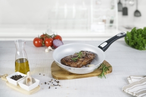 Cerafit Steel Ambiente 24cm Steak 2 kleiner 300x200 - Cerafit-Steel_Ambiente_24cm_Steak_2_kleiner