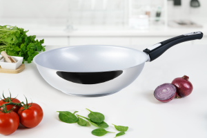 Wokpfanne seitlich schräg Küche 300x200 - Wokpfanne_seitlich_schräg_Küche